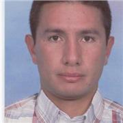 Doocente de Matematicas imparte clases tanto presenciales como virtuales a estudiantes desde 8vo de Basica a 3ro de Bachillerato